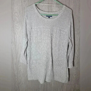 Karen Scott light grey sweater with 3 buttons on the cuff. Size XL.